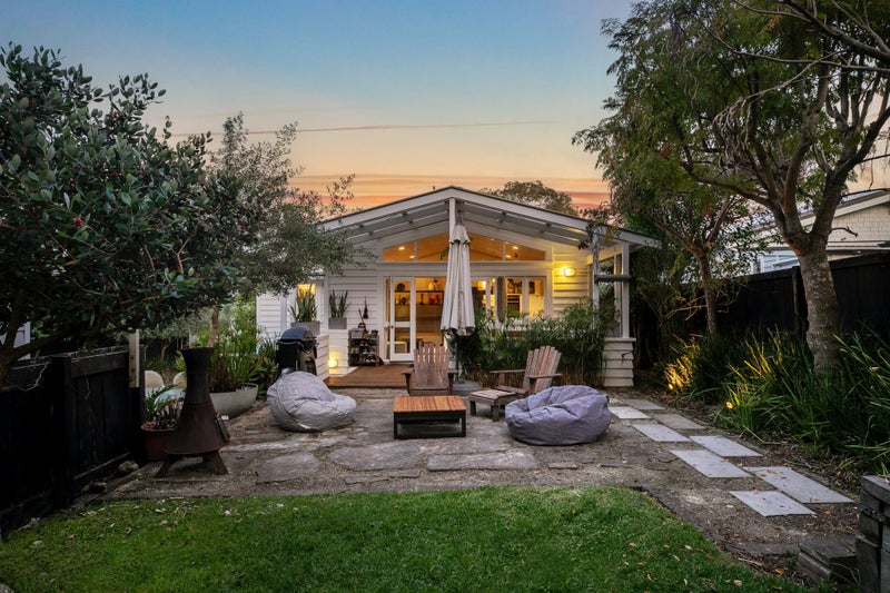 52 Kiwi Road, Point Chevalier, Auckland - Carousel 2