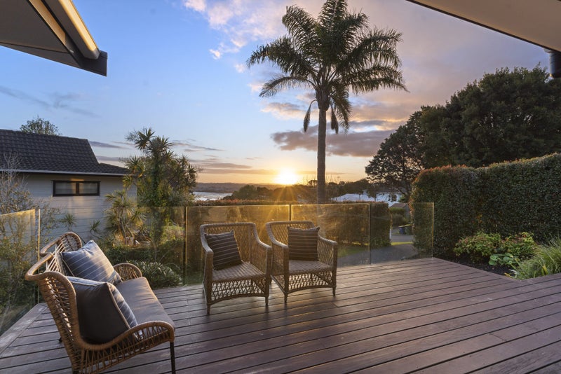 6 Sispara Place, Beach Haven, Auckland - Carousel 1