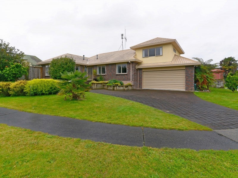 15 Hastings Place, Hamilton Lake, Hamilton - Carousel 1