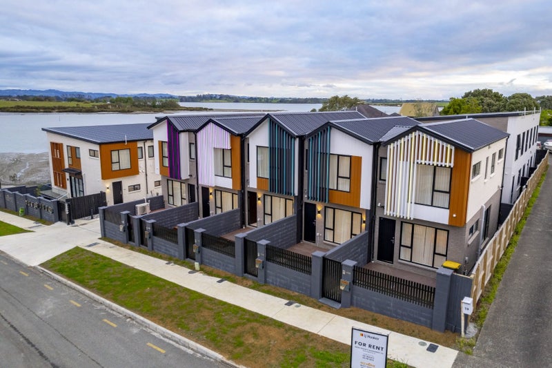 21 Hazards Road, Weymouth, Auckland - Carousel 2