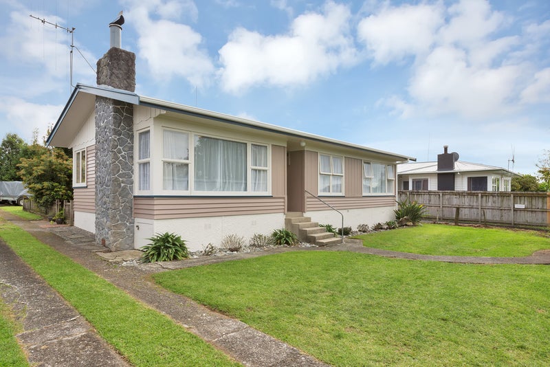 27 Otuhiwai Crescent, Tikipunga, Whangarei - Carousel 1