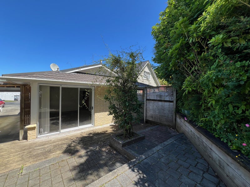 9 Magnolia Grove, Maungaraki, Lower Hutt - Carousel 2