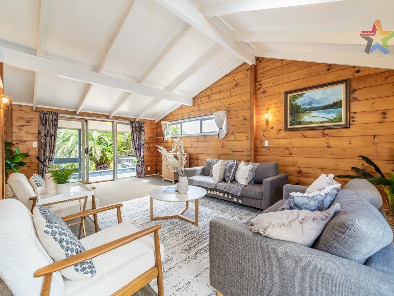 8 Chestnut Grove, Maungaraki, Lower Hutt - Carousel 1