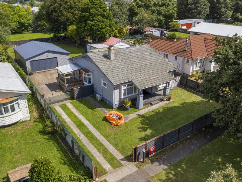 10 Percy Avenue, Stratford - Carousel 2