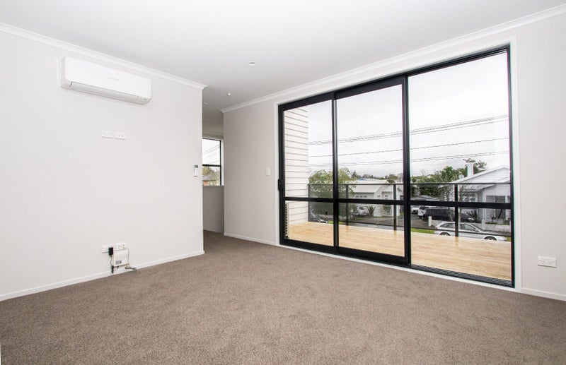 2/45 Cook Street, Hamilton East, Hamilton - Carousel 2