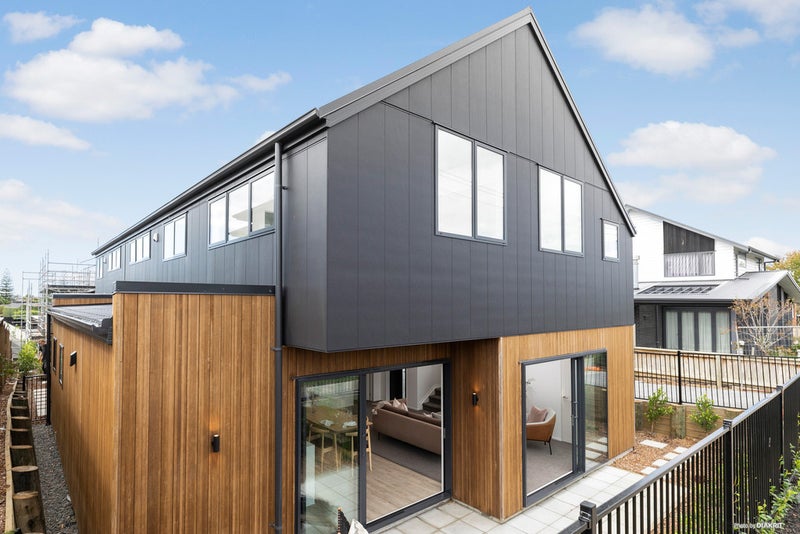 18A Taniwha Street, Wai o Taiki Bay, Auckland - Carousel 1