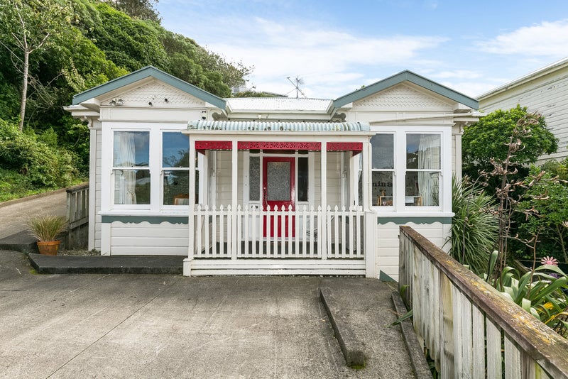 6A Reuben Avenue, Brooklyn, Wellington - Carousel 1