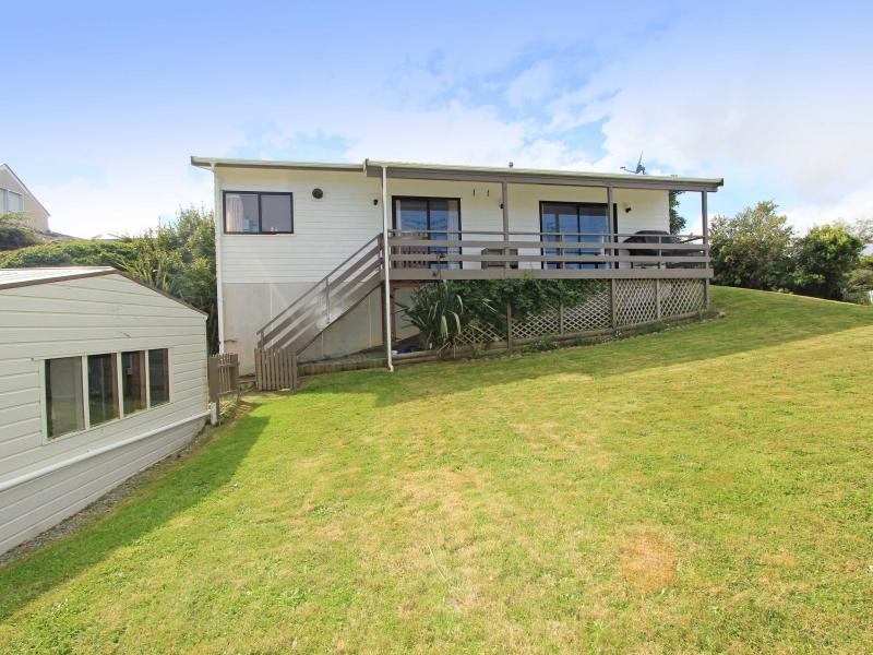 1 Jasmine Grove, Maungaraki, Lower Hutt - Carousel 1