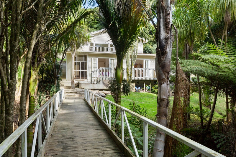 28 Waiheke Road, Waiheke Island, Waiheke Island - Carousel 1