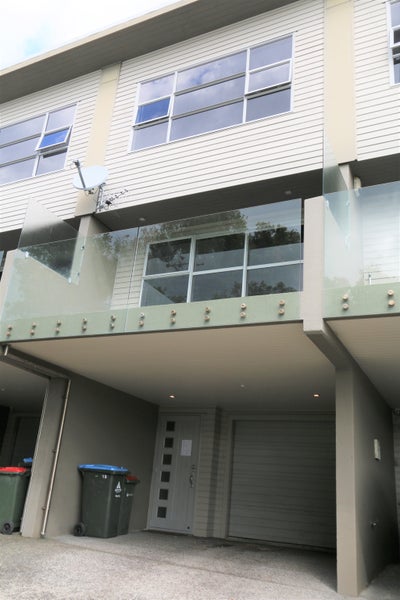 1B Queenstown Road, Hillsborough, Auckland - Carousel 1