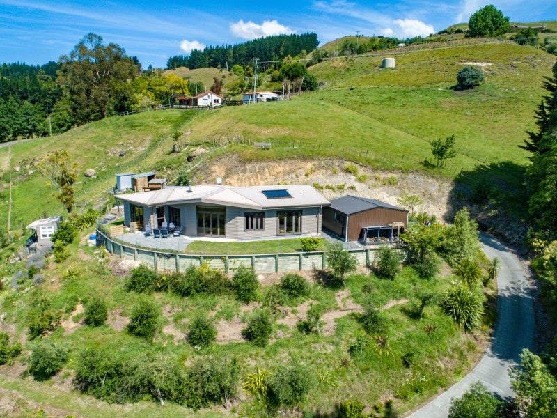 15 Whakapirau Road, Hastings - Carousel 1