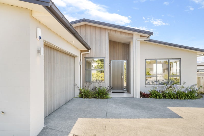 10 Mahutonga Avenue, Beachlands, Auckland - Carousel 1