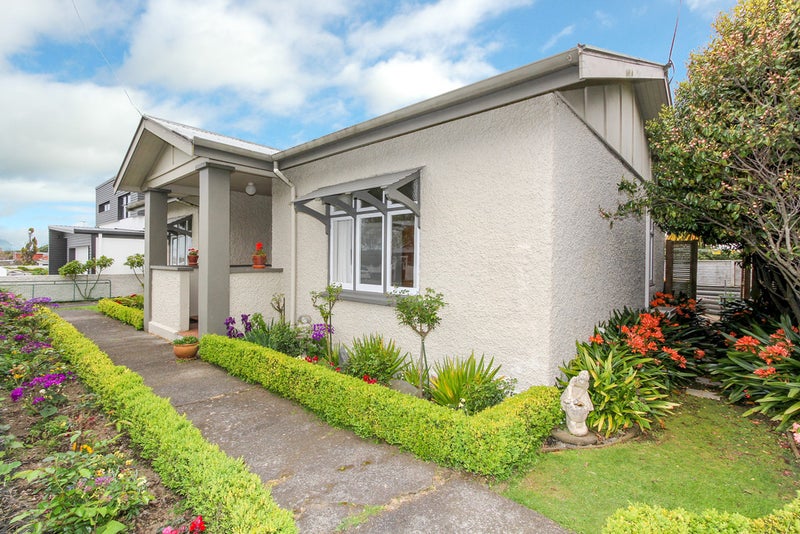 75 Paynters Avenue, Strandon, New Plymouth - Carousel 1