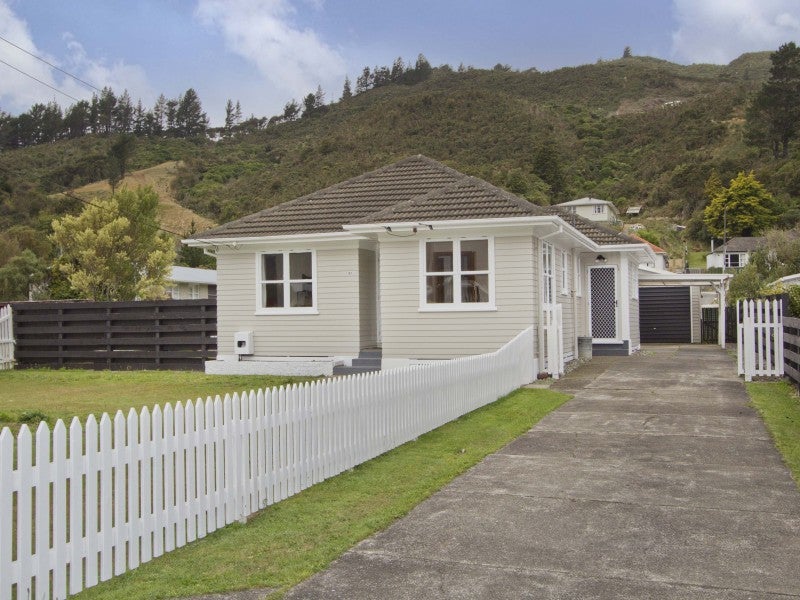 61 Peel Place, Wainuiomata, Lower Hutt - Carousel 1