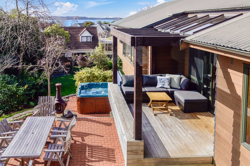 19 Aquarius Drive, Kawaha Point, Rotorua - Carousel 1