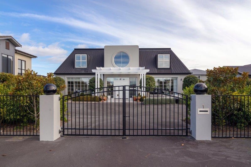 1 The Boulevard, Rangatira Park, Taupo - Carousel 1