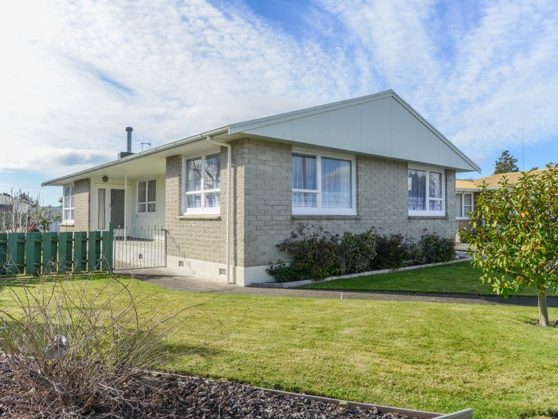 209 Sunnybank Crescent, Camberley, Hastings - Carousel 1