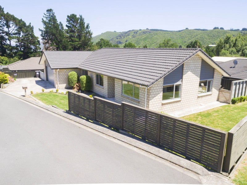 22 Sunstone Crescent, Brown Owl, Upper Hutt - Carousel 2