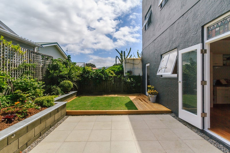 2/11 Kensington Avenue, Petone, Lower Hutt - Carousel 2