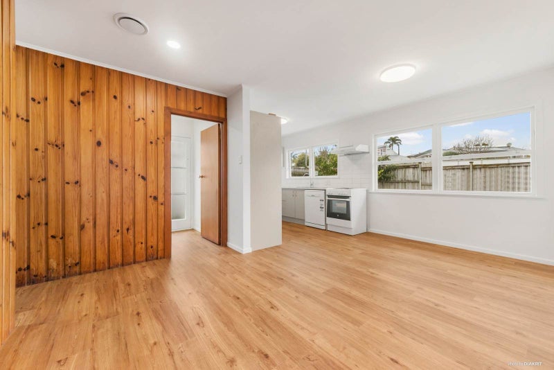 9 Oteha Valley Road, Northcross, Auckland - Carousel 2