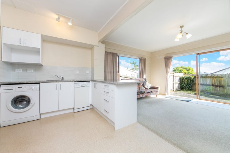 4/84 Pupuke road, Hillcrest, Auckland - Carousel 1