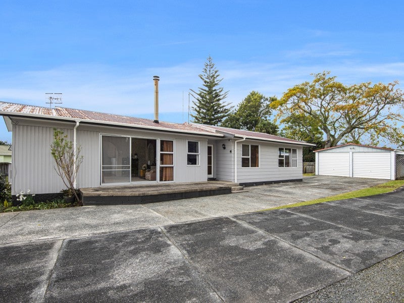 11 Te Anau Place, Tikipunga, Whangarei - Carousel 1