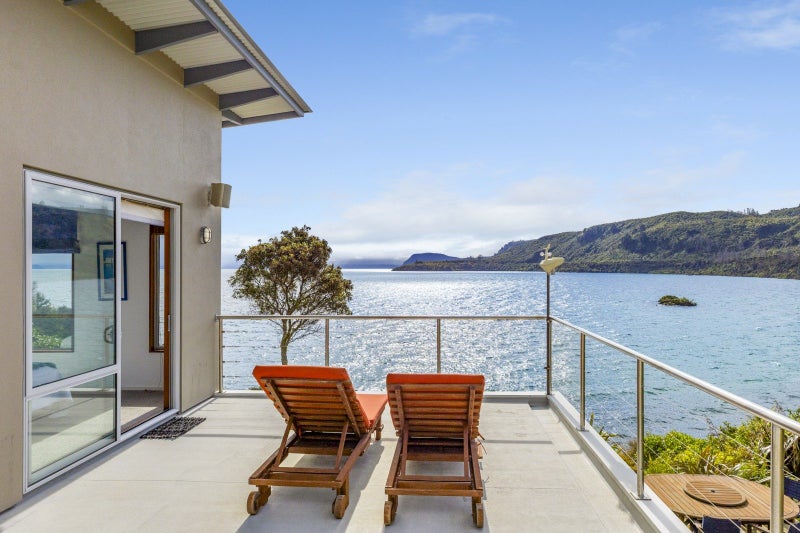 26 Whakamoenga Point, Acacia Bay, Taupō - Carousel 1