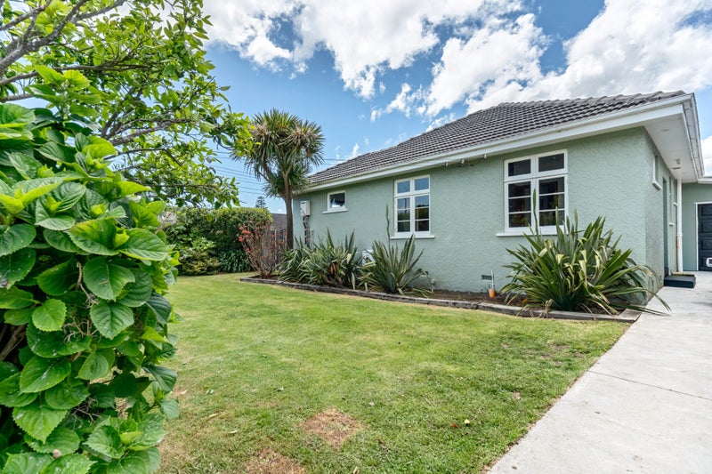 141 Seaview Road, Westown, New Plymouth - Carousel 1