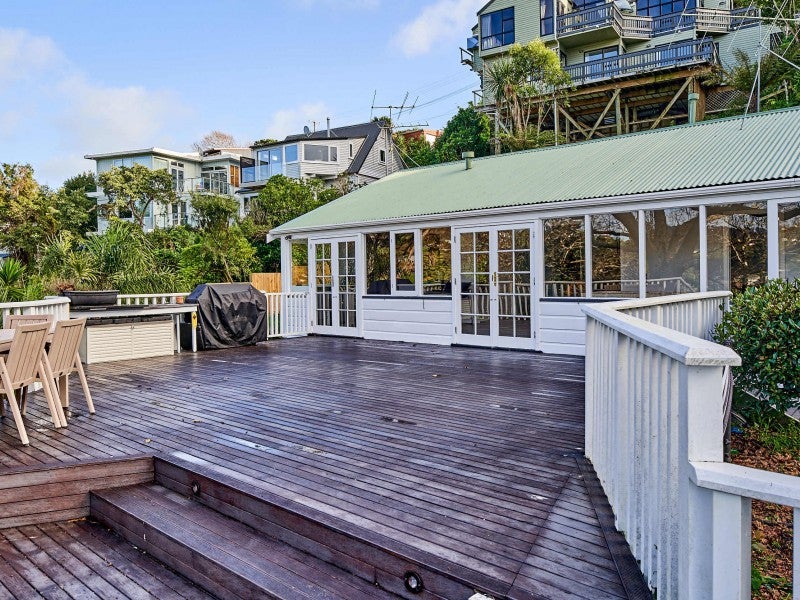 28 Seaview Road, Paremata, Porirua - Carousel 1