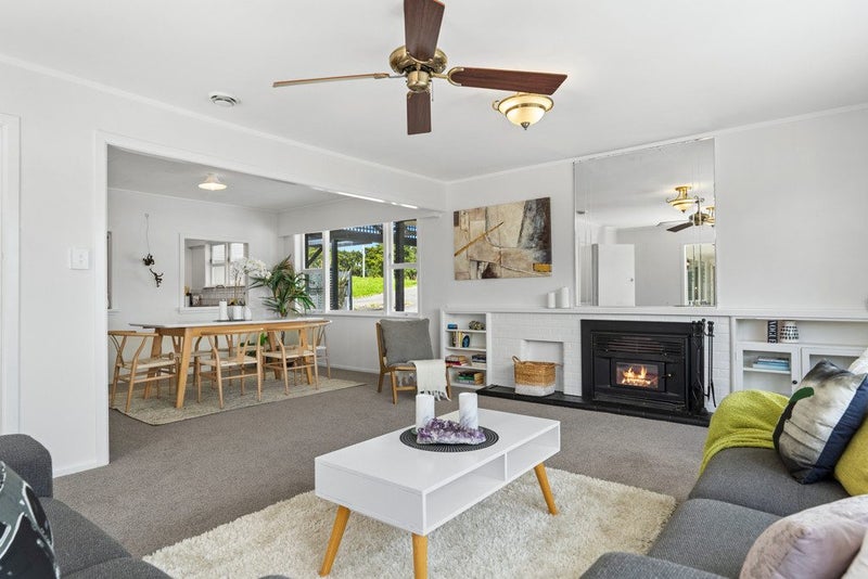 1886 State Highway 1, Kaiwaka - Carousel 1