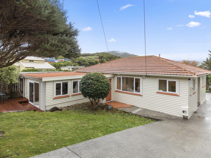 207 Miromiro Road, Normandale, Lower Hutt - Carousel 1