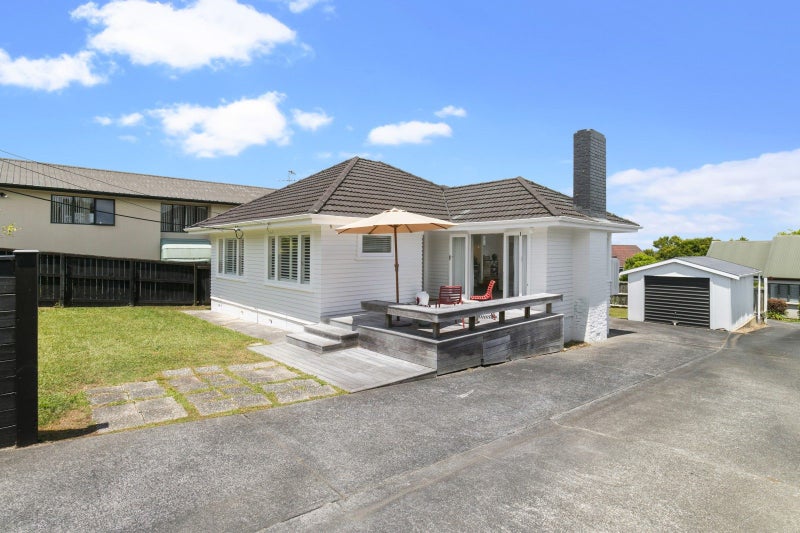 1/232 East Coast Road, Forrest Hill, Auckland - Carousel 1