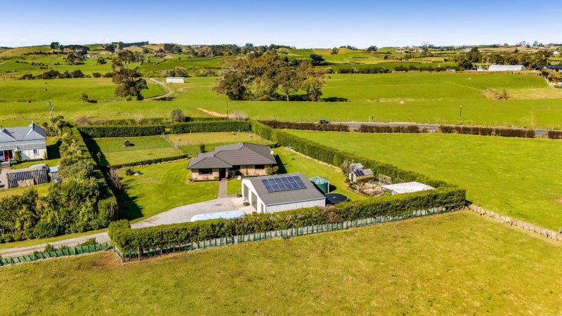 1108C Egmont Road, Egmont Village, New Plymouth - Carousel 1