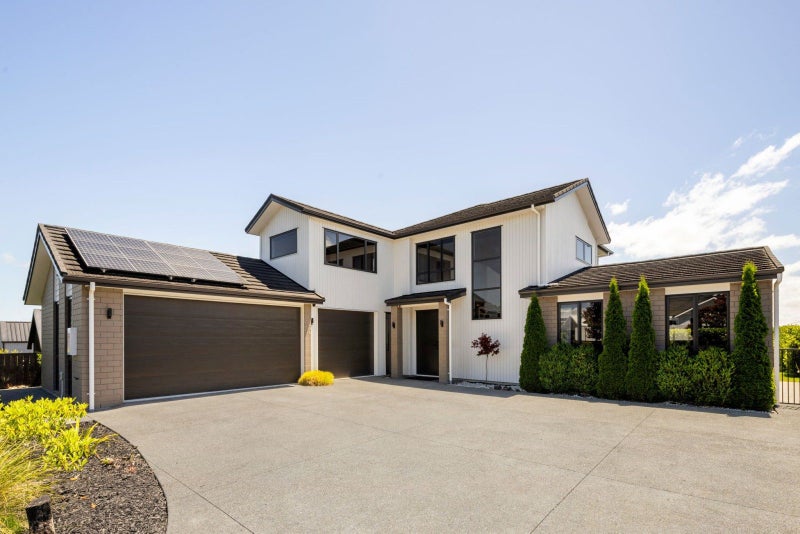 8 Riverpoint Glade, Flagstaff, Hamilton - Carousel 1