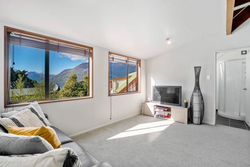 25D Williams Street, Sunshine Bay, Queenstown - Carousel 2