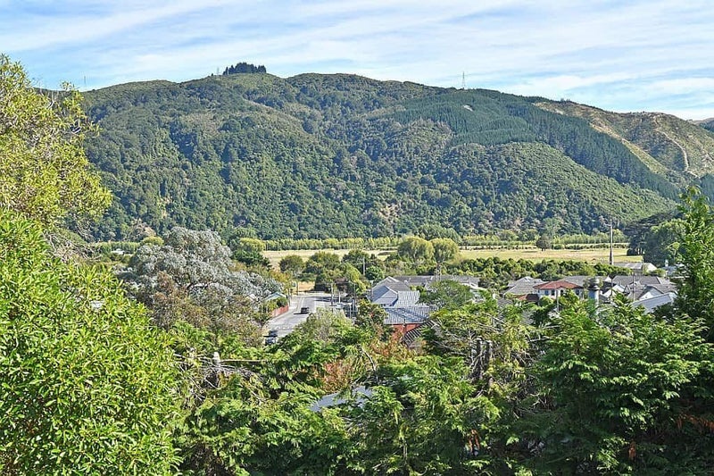 13 Field Street, Silverstream, Upper Hutt - Carousel 19