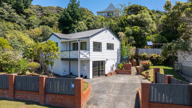 67 Omapere Street, Whitby, Porirua - Carousel 1