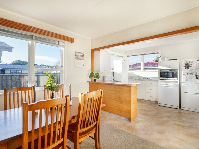 39 Tararua Terrace, Cloverlea, Palmerston North - Carousel 1