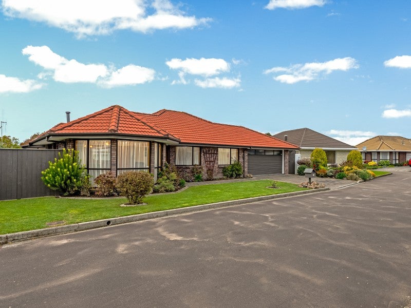 10 Seville Court, Terrace End, Palmerston North - Carousel 1