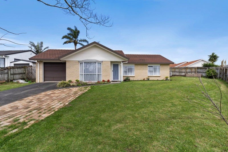 8 Bernina Place, Weymouth, Auckland - Carousel 1