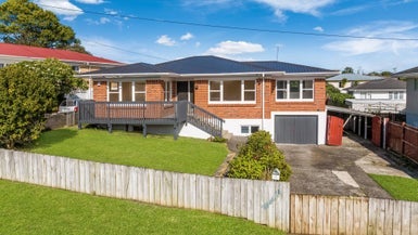 1 Lynmore Drive, Hillpark, Auckland - Carousel 1