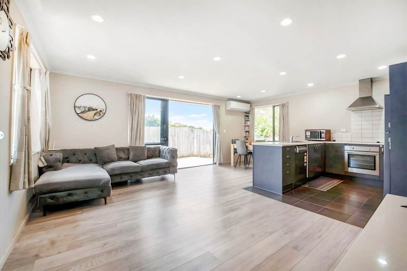 73A Marlborough Avenue, Glenfield, Auckland - Carousel 2