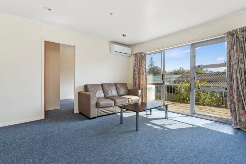 2/6 Landseer Place, Mount Roskill, Auckland - Carousel 2