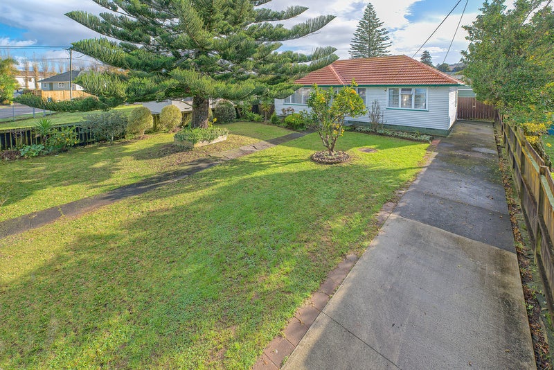 4 McDougall Street, Manurewa East, Auckland - Carousel 1