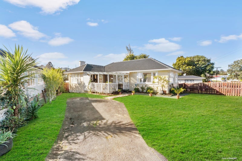 5 Battersby Avenue, Mount Roskill, Auckland - Carousel 1