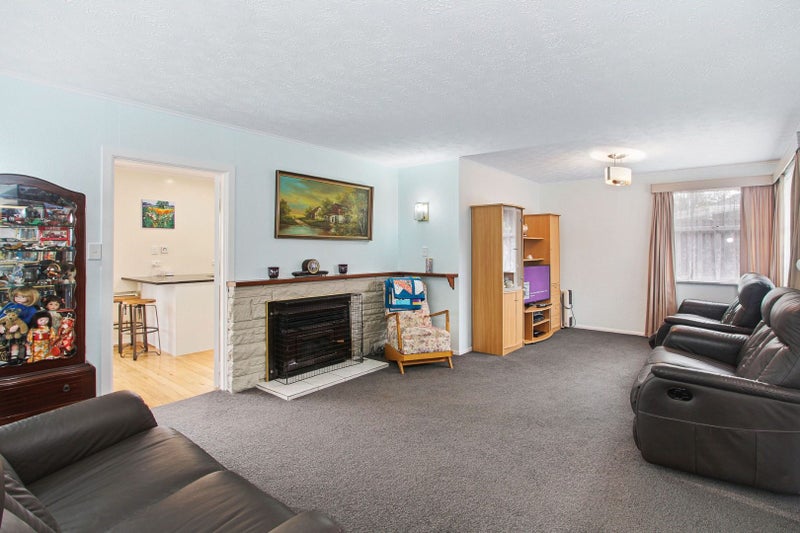 37 Derwent Crescent, Titirangi, Auckland - Carousel 2