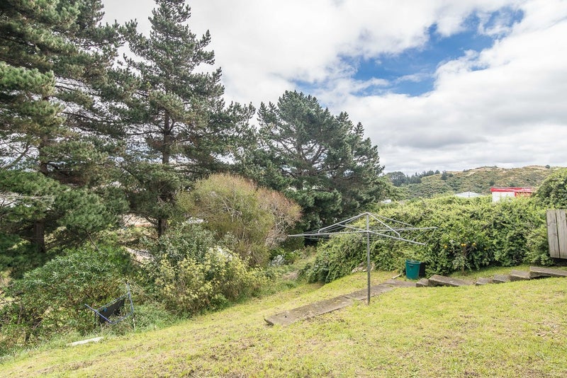 10 Cornwall Crescent, Cannons Creek, Porirua - Carousel 12