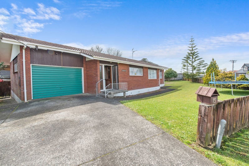 15 Law Street, Torbay, Auckland - Carousel 1