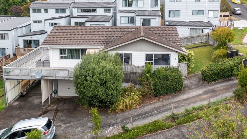13 Celeste Place, Totara Vale, Auckland - Carousel 1