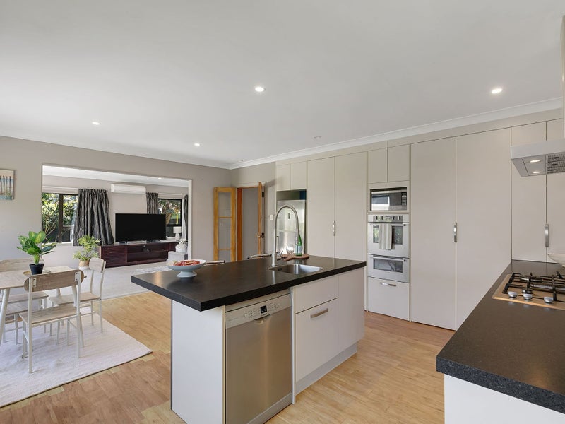 9 Richard Street, Titahi Bay, Porirua - Carousel 1